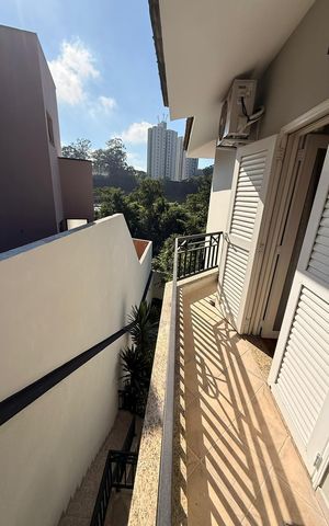Casa à venda com 547m², 4 quartos e 4 vagas Casa à venda com 547m², 4 quartos e 4 vagasVaranda