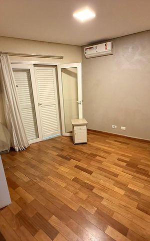 Casa à venda com 547m², 4 quartos e 4 vagas Casa à venda com 547m², 4 quartos e 4 vagasQuarto
