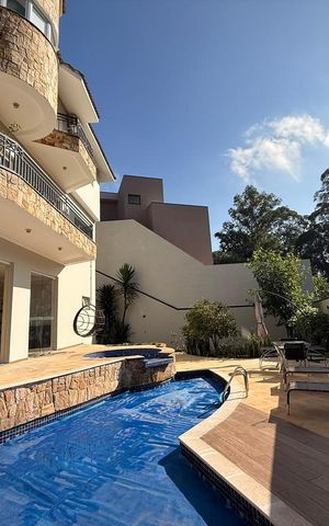 Casa à venda com 547m², 4 quartos e 4 vagas Casa à venda com 547m², 4 quartos e 4 vagasÁrea externa