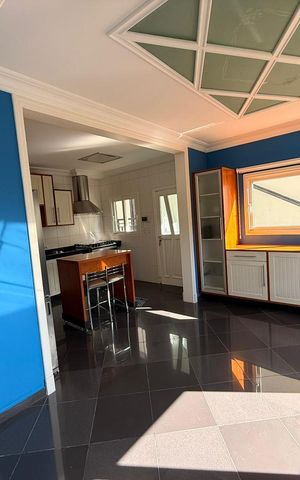 Casa à venda com 547m², 4 quartos e 4 vagas Casa à venda com 547m², 4 quartos e 4 vagasCozinha