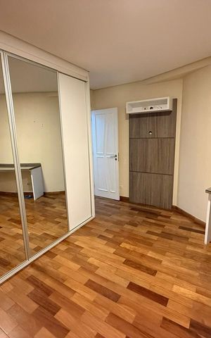 Casa à venda com 547m², 4 quartos e 4 vagas Casa à venda com 547m², 4 quartos e 4 vagasQuarto