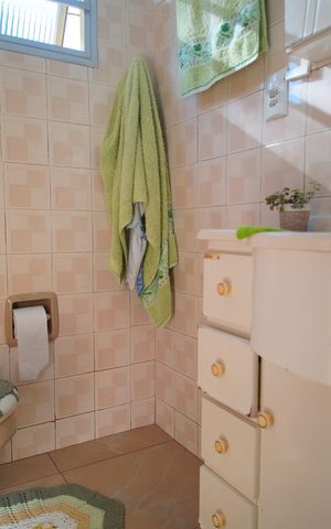Casa à venda com 160m², 4 quartos e 1 vagaBanheiro 2