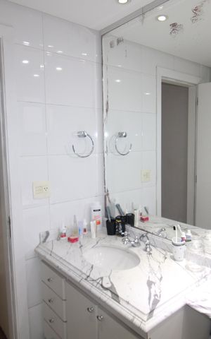 Apartamento à venda com 179m², 4 quartos e 4 vagasQuarto 4 - Banheiro