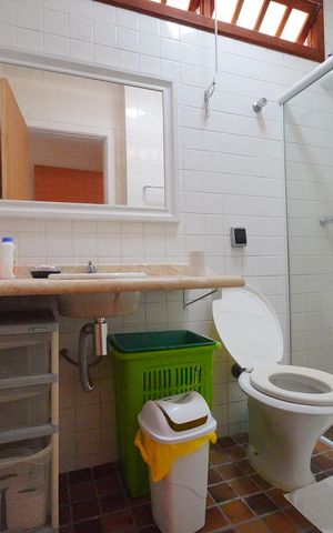 Casa para alugar com 209m², 4 quartos e 2 vagasBanheiro Social