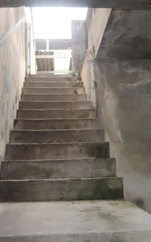 Casa para alugar com 144m², 1 quarto e 2 vagasEscada hall de entrada