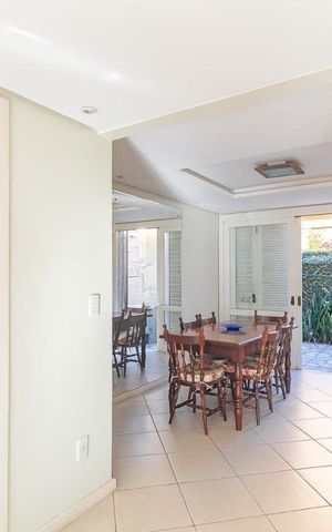 Casa de condomínio para alugar com 223m², 3 quartos e 2 vagas