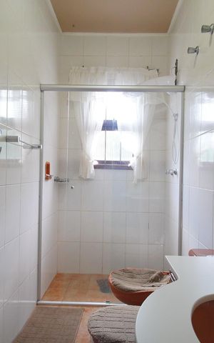 Casa para alugar com 177m², 6 quartos e 3 vagasBanheiro 1