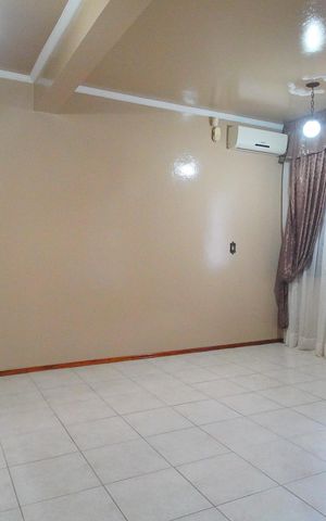 Casa para alugar com 177m², 6 quartos e 3 vagasSala