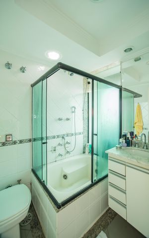 Apartamento para alugar com 210m², 3 quartos e 2 vagas Apartamento para alugar com 210m², 3 quartos e 2 vagasBanheiro da Suíte 2