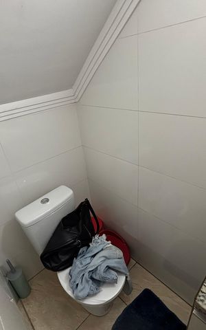 Casa à venda com 210m², 3 quartos e 2 vagas Casa à venda com 210m², 3 quartos e 2 vagasLavabo