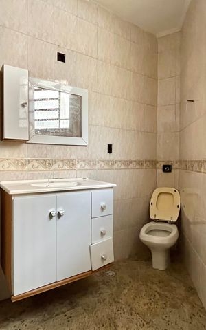 Casa à venda com 157m², 3 quartos e 2 vagas Casa à venda com 157m², 3 quartos e 2 vagasBanheiro Corredor