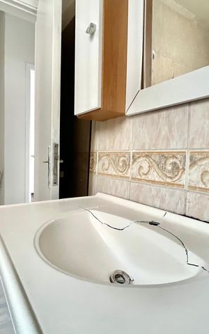 Casa à venda com 157m², 3 quartos e 2 vagas Casa à venda com 157m², 3 quartos e 2 vagasBanheiro Corredor