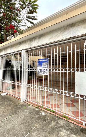 Casa à venda com 157m², 3 quartos e 2 vagas Casa à venda com 157m², 3 quartos e 2 vagasFachada