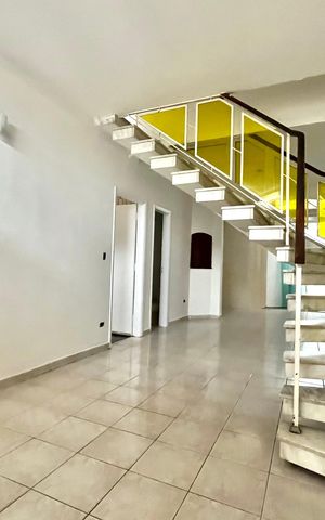 Casa à venda com 157m², 3 quartos e 2 vagas Casa à venda com 157m², 3 quartos e 2 vagasSala