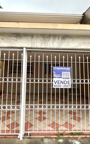 Casa à venda com 157m², 3 quartos e 2 vagas Casa à venda com 157m², 3 quartos e 2 vagasFachada
