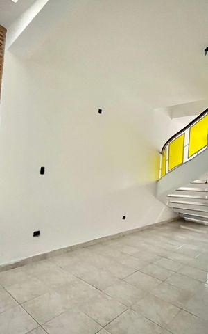 Casa à venda com 157m², 3 quartos e 2 vagas Casa à venda com 157m², 3 quartos e 2 vagasSala