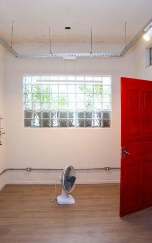 Casa à venda com 300m², 3 quartos e 2 vagasEscritório