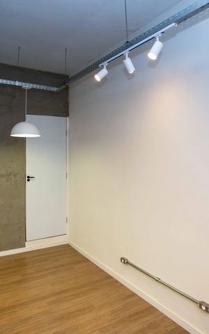 Casa à venda com 300m², 3 quartos e 2 vagasEscritório