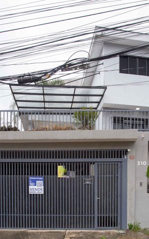 Casa à venda com 300m², 3 quartos e 2 vagasFachada