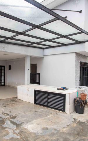 Casa à venda com 300m², 3 quartos e 2 vagasVaranda