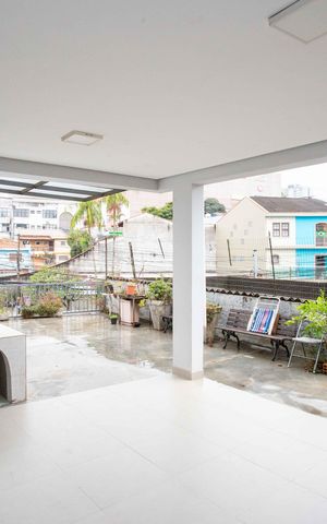 Casa à venda com 300m², 3 quartos e 2 vagasVaranda