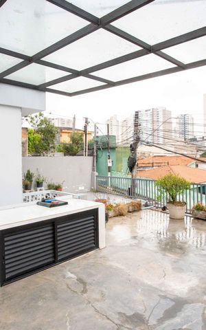 Casa à venda com 300m², 3 quartos e 2 vagasVaranda