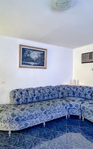 Casa à venda com 150m², 2 quartos e 2 vagasSala