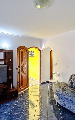 Casa à venda com 150m², 2 quartos e 2 vagasSala