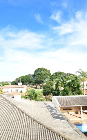 Casa de condomínio à venda com 245m², 3 quartos e 2 vagasÁrea de Serviço - Vista