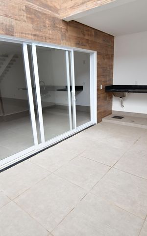 Casa de condomínio à venda com 245m², 3 quartos e 2 vagasQuintal