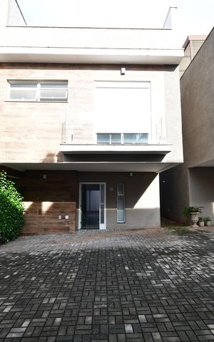 Casa de condomínio à venda com 245m², 3 quartos e 2 vagasFachada