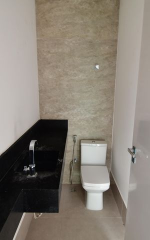 Casa de condomínio à venda com 245m², 3 quartos e 2 vagasLavabo
