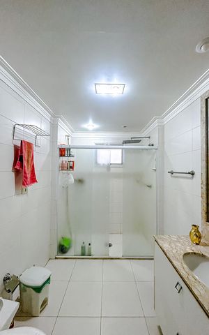 Apartamento à venda com 243m², 4 quartos e 4 vagasBanheiro da Suíte 1
