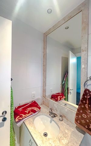 Apartamento à venda com 243m², 4 quartos e 4 vagasBanheiro da Suíte 3