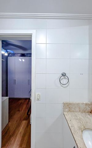 Apartamento à venda com 243m², 4 quartos e 4 vagasBanheiro da Suíte 4