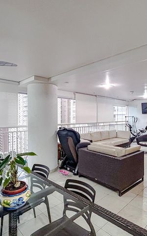 Apartamento à venda com 243m², 4 quartos e 4 vagasVaranda