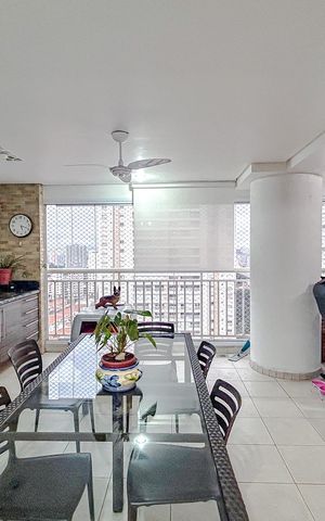 Apartamento à venda com 243m², 4 quartos e 4 vagasVaranda