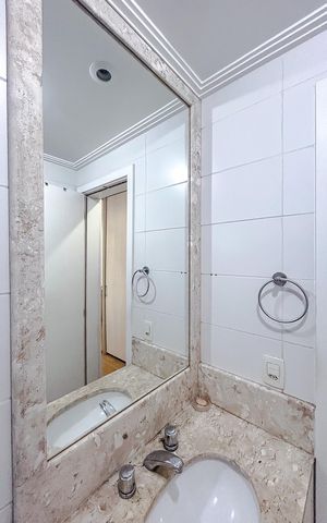 Apartamento à venda com 243m², 4 quartos e 4 vagasBanheiro da Suíte 2