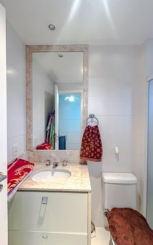Apartamento à venda com 243m², 4 quartos e 4 vagasBanheiro da Suíte 3