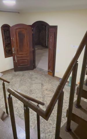 Casa à venda com 369m², 3 quartos e 2 vagasEscada