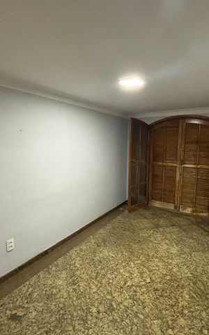 Casa à venda com 369m², 3 quartos e 2 vagasEscritório