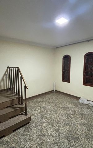 Casa à venda com 369m², 3 quartos e 2 vagasSala