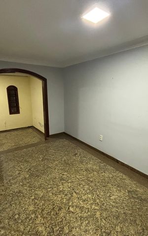 Casa à venda com 369m², 3 quartos e 2 vagasEscritório