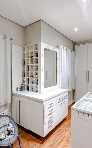 Apartamento à venda com 220m², 3 quartos e 4 vagasCloset da suíte 1