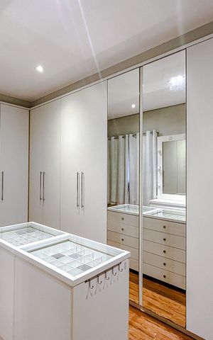 Apartamento à venda com 220m², 3 quartos e 4 vagasCloset da suíte 1