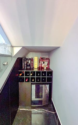 Apartamento à venda com 220m², 3 quartos e 4 vagasAdega