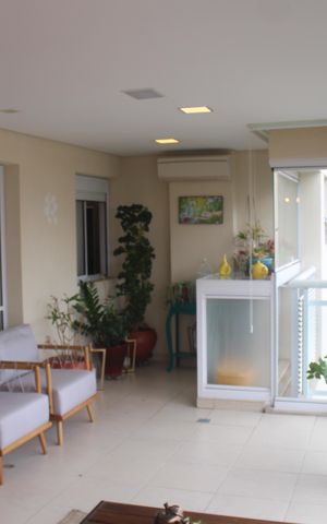 Apartamento para alugar com 179m², 3 quartos e 3 vagasVaranda