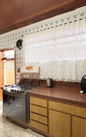 Casa à venda com 253m², 6 quartos e 5 vagas Casa à venda com 253m², 6 quartos e 5 vagasCozinha