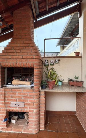 Casa à venda com 253m², 6 quartos e 5 vagas Casa à venda com 253m², 6 quartos e 5 vagasQuintal/ Churrasqueira
