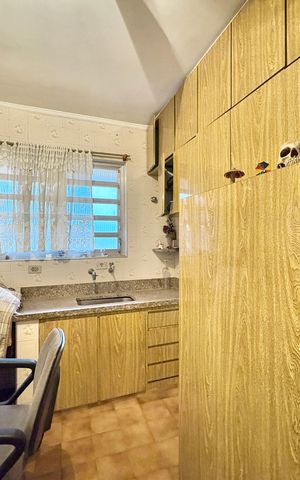 Casa à venda com 253m², 6 quartos e 5 vagas Casa à venda com 253m², 6 quartos e 5 vagasEdícula - Cozinha